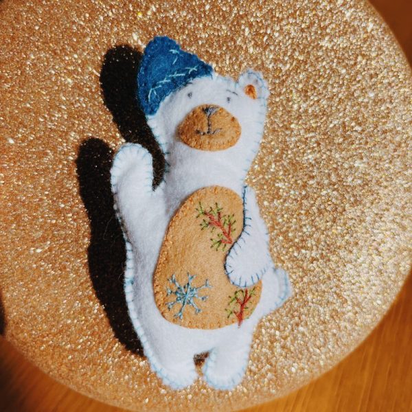 Ours de Noël Bonnet bleu et sa branche de sapin