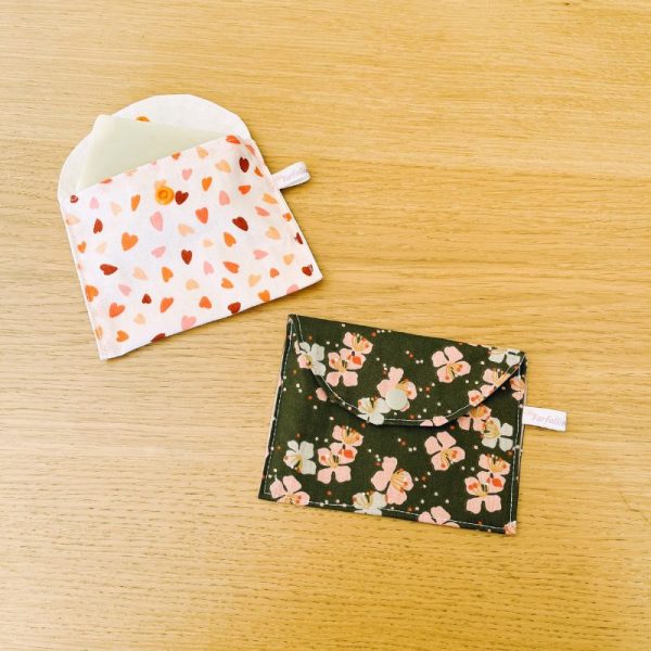 Pochette à savon solide Fleurs roses (fond kaki)