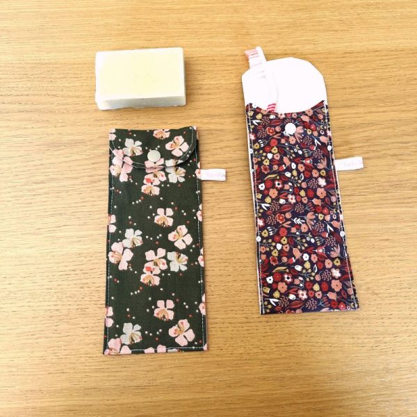 Etui à brosse à dents - fleurs de cerisiers fond kaki